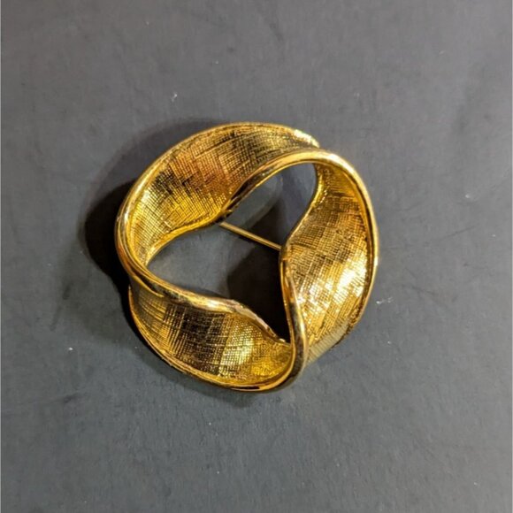 Napier Vintage Gold-Tone Twisted Knot Brooch Pin Textured Elegant Statement 1.5” - Picture 3 of 6